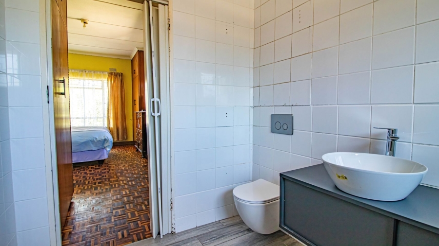 5 Bedroom Property for Sale in Dale View Eastern Cape